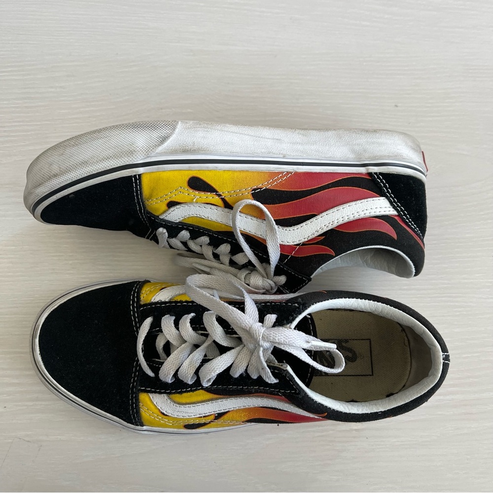 Vans Black & Yellow Flame Sneakers Womens size 7.5 mens size 6 lace up sneakers